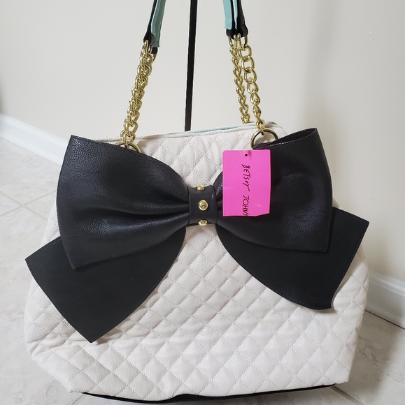 🛍 BETSEY JOHNSON CREAM QUILT/BLACK TRAP TOTE 🛍